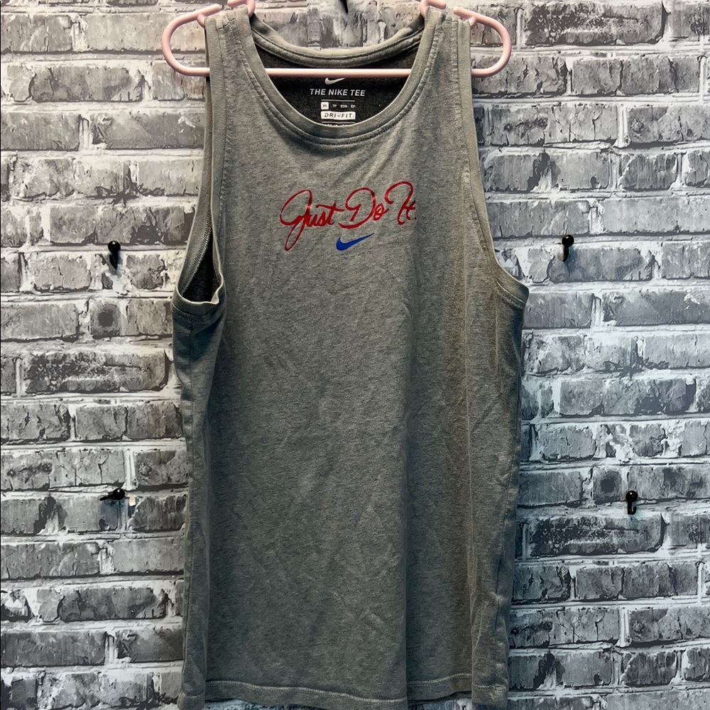 Woman's Nike Sleeveless Tee